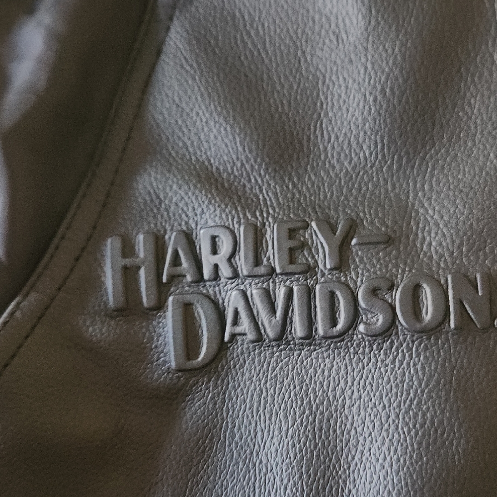 Harley-Davidson Black Leather Vest with Embossed Logo - Picture 3 of 9